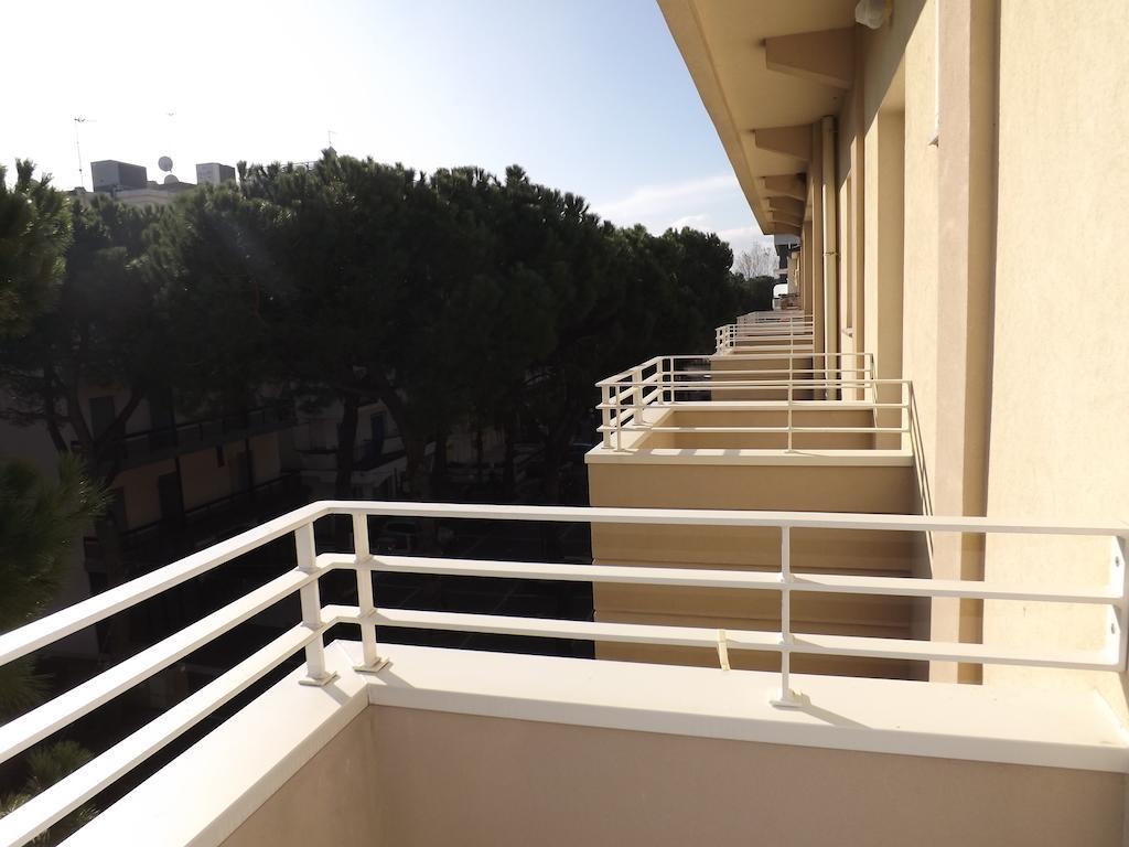 Hotel Muccioli Misano Adriatico Exteriör bild