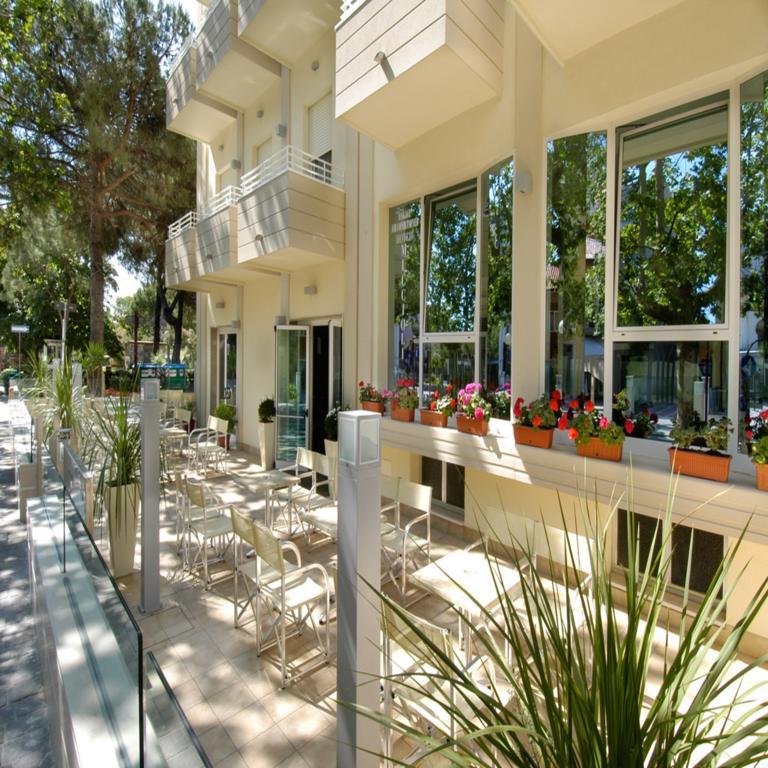 Hotel Muccioli Misano Adriatico Exteriör bild
